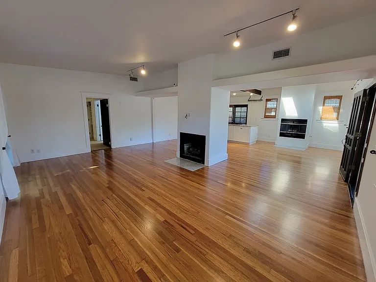 321 Grand Ave — Photo 10