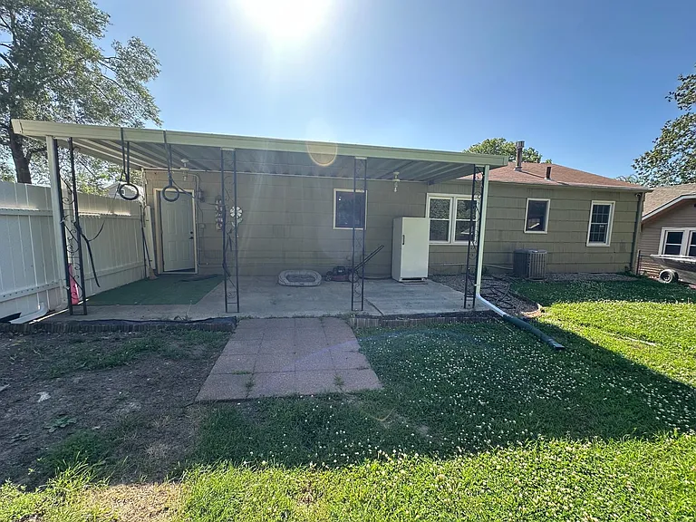 1115 S Cottage St — Photo 14