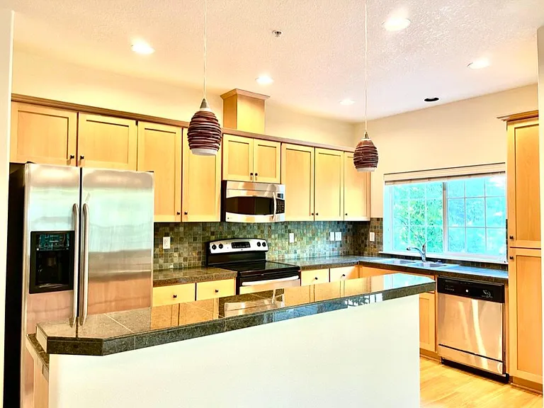 8005 NE Rockne Way — Photo 11