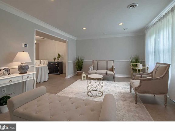 4th image of 2521 Channin Dr