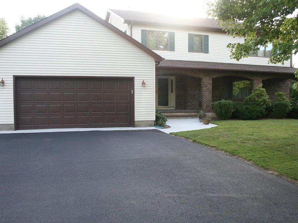 1st image of 696 Princess Ct