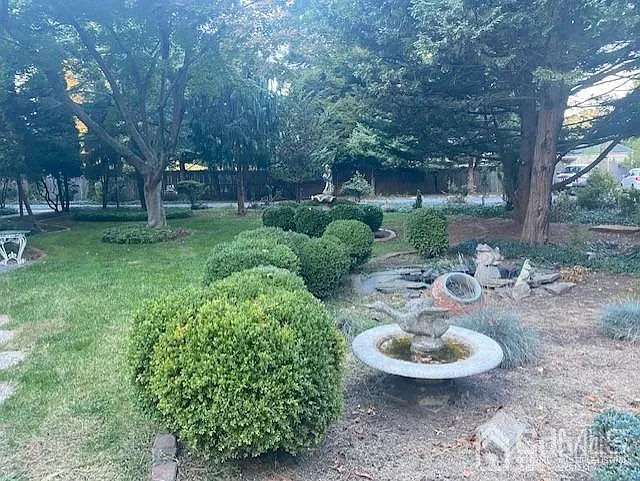 2 bed, 2.0 bath, 11562 sqft, $2,700 — Photo 4