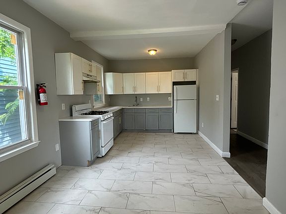 3rd image of 905 S 16th St Floor 2