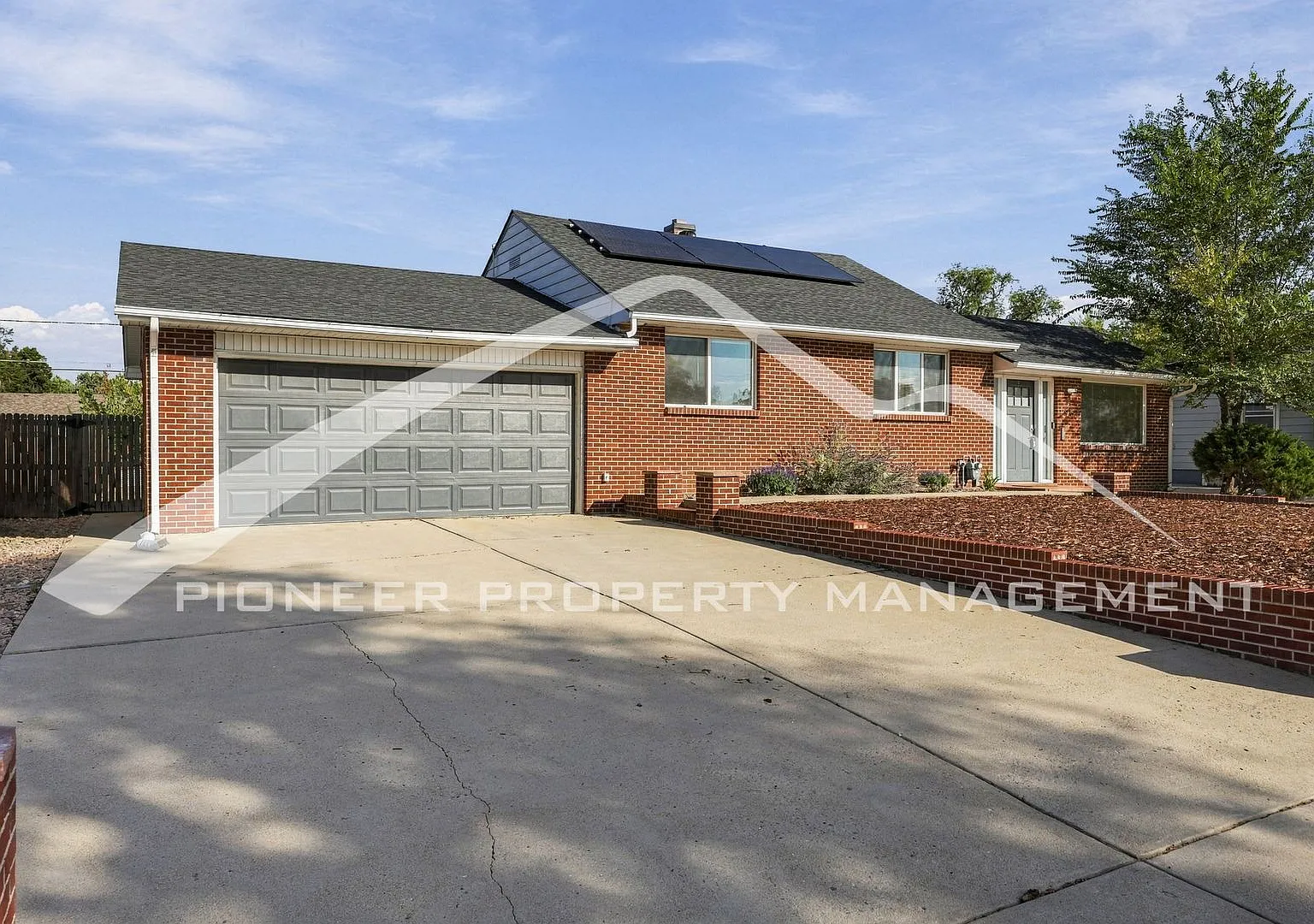 Charming Home with Washer/Dryer and Fenced in Yard — Photo 3