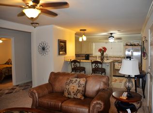 2841 Oak Ave, Groves, TX 77619