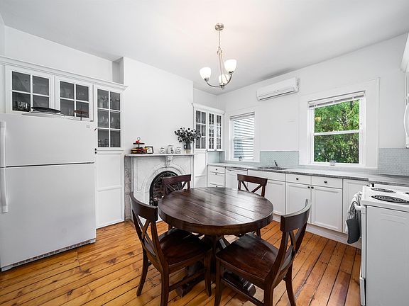 5th image of 18 Elizabeth St #2