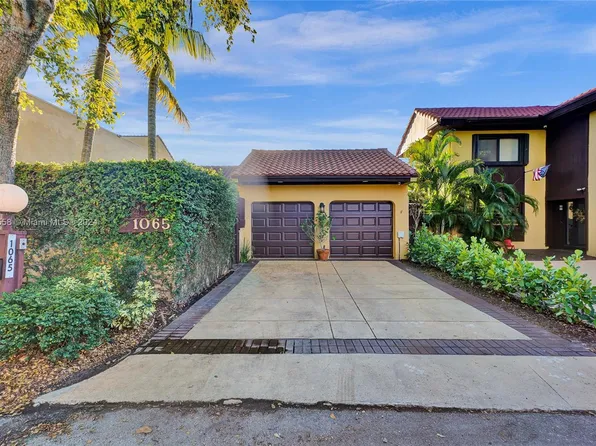 1065 NE 204th Ter, Miami, FL 33179