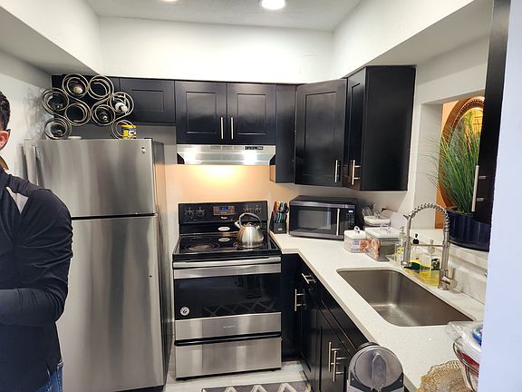 3rd image of 214 NE 141st St #214
