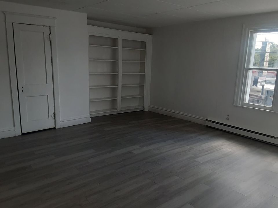 2nd image of 111 Bridge St #7
