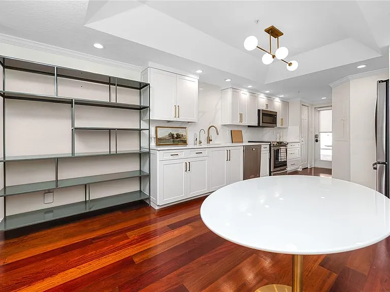920 N Shore Dr NE — Photo 11