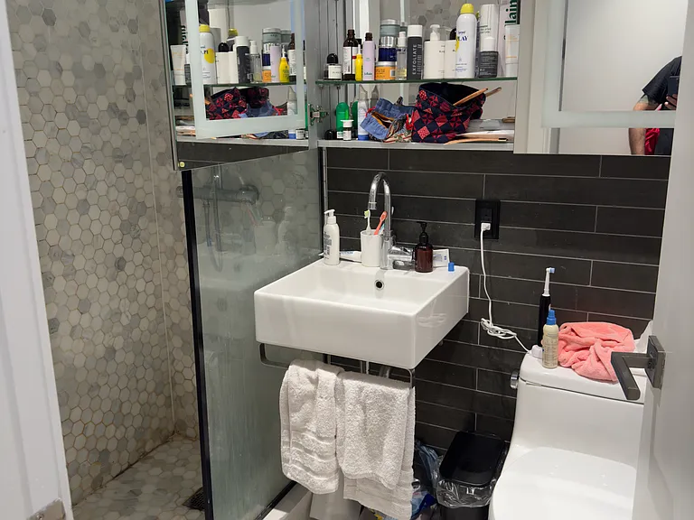 229 Roebling St #4D — Photo 17