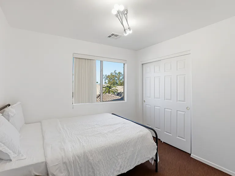 220 W Beechnut Pl — Photo 5