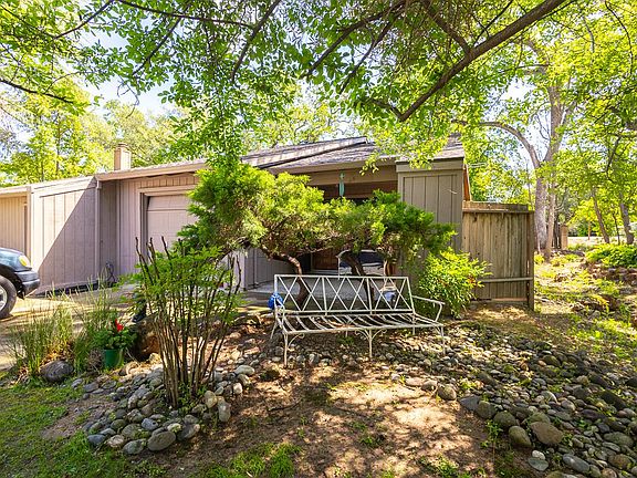 3rd image of 6982 Folsom Oaks Ct