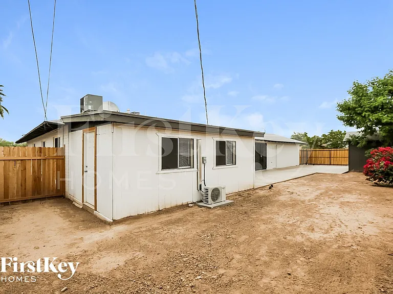 5361 N 61st Dr — Photo 15