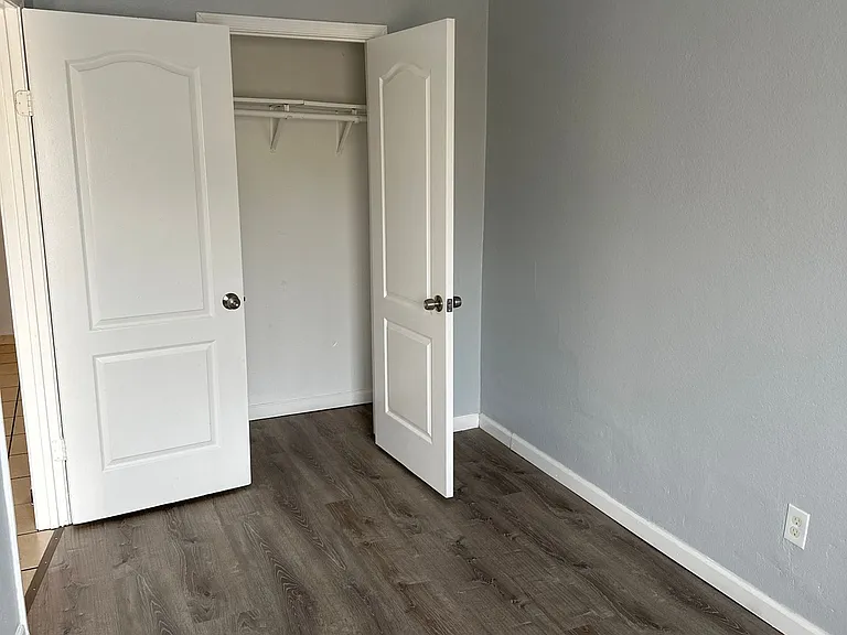 328 Rhode Island St NE — Photo 9