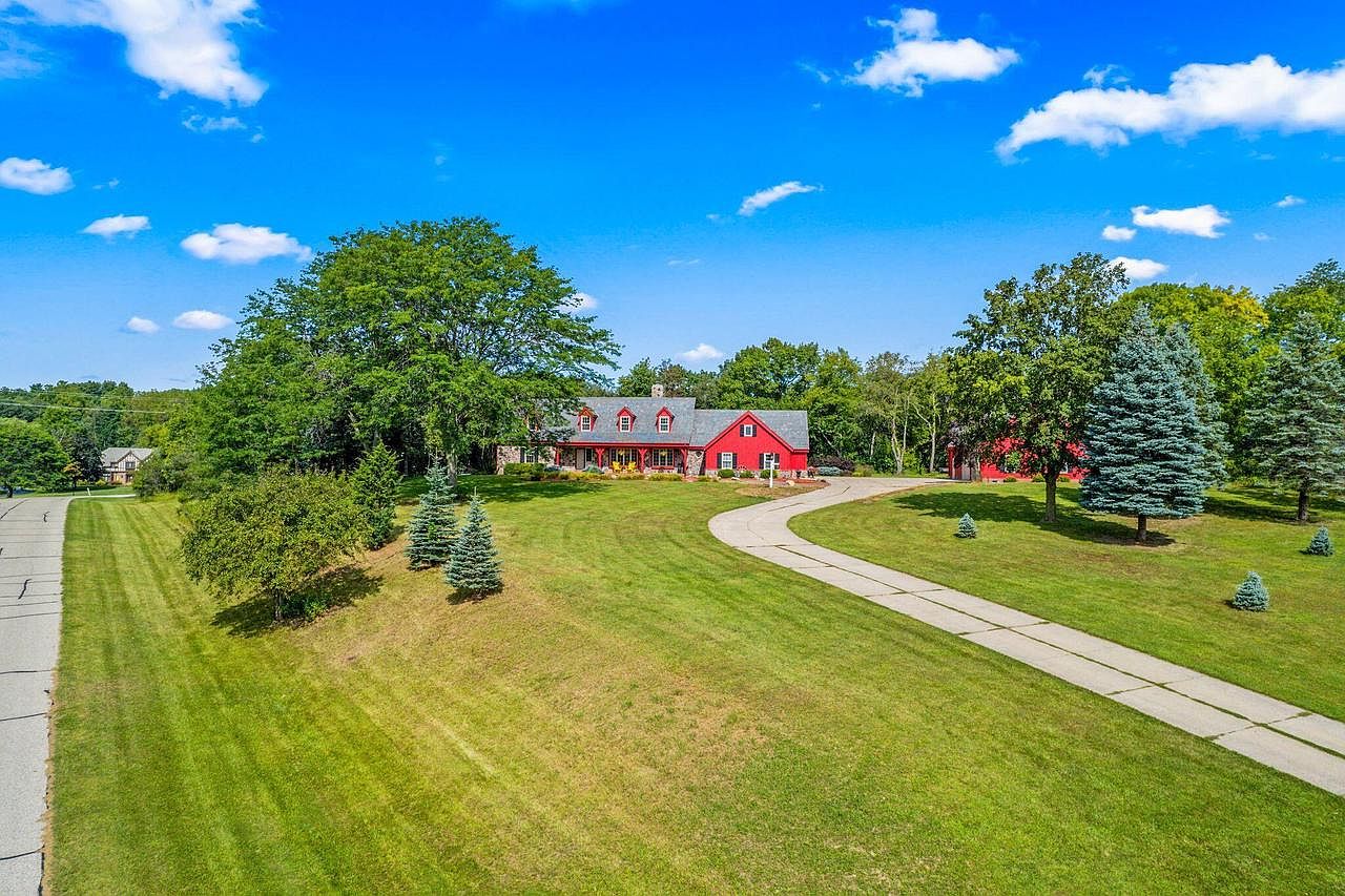 あき70点 W297N931 Kings WAY, Waukesha, WI 53188 | Zillow