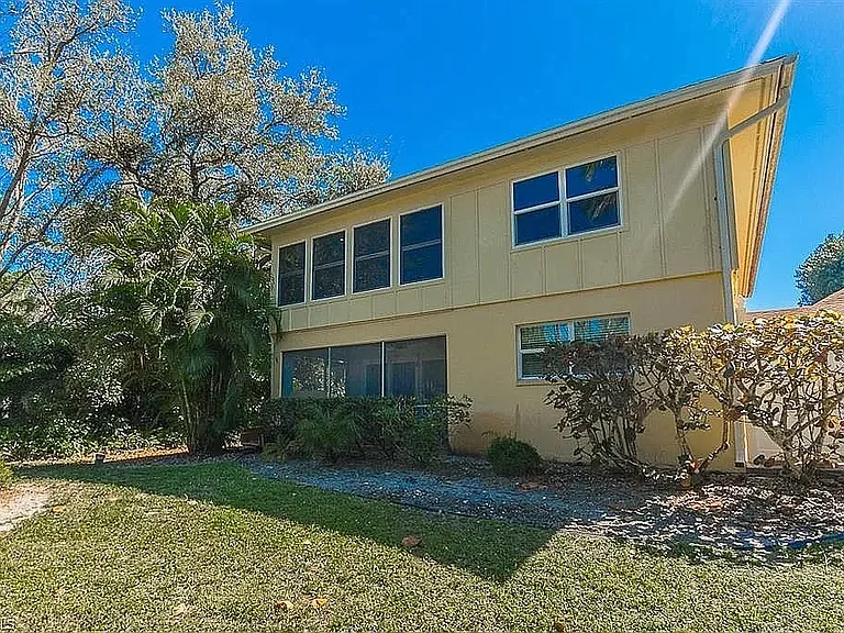 1219 Solana Rd — Photo 4