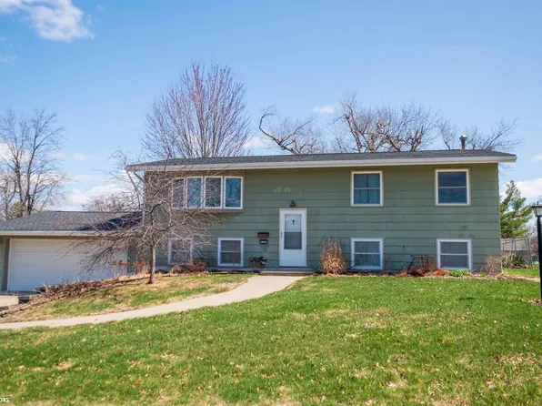 2104 S 5th St, Marshalltown, IA 50158
