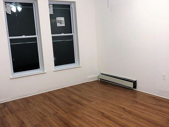 2nd image of 172 Stanhope St #2