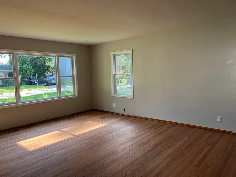 706 Whiting Ave — Photo 7