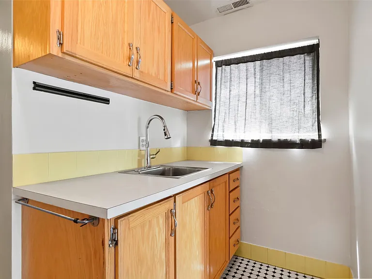 278 S Lincoln St #1 — Photo 4