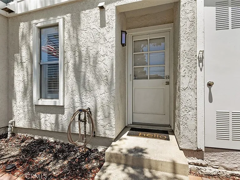 89 Abbeywood Ln — Photo 2
