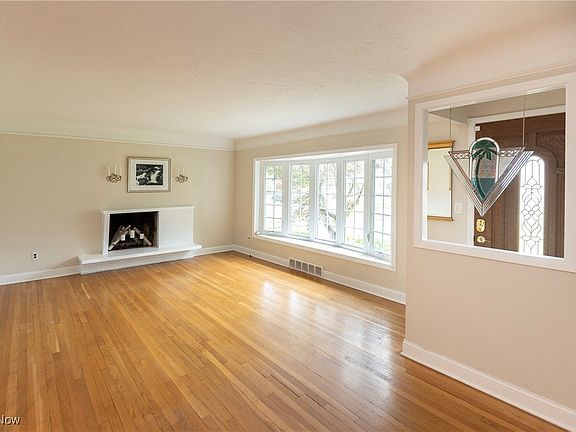 4th image of 2820 Wildflower Dr