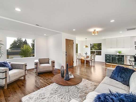 4th image of 11050 1st Ave NW