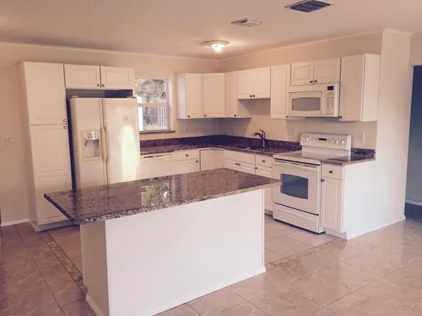 515 Date Palm Dr, Lake Park, FL 33403