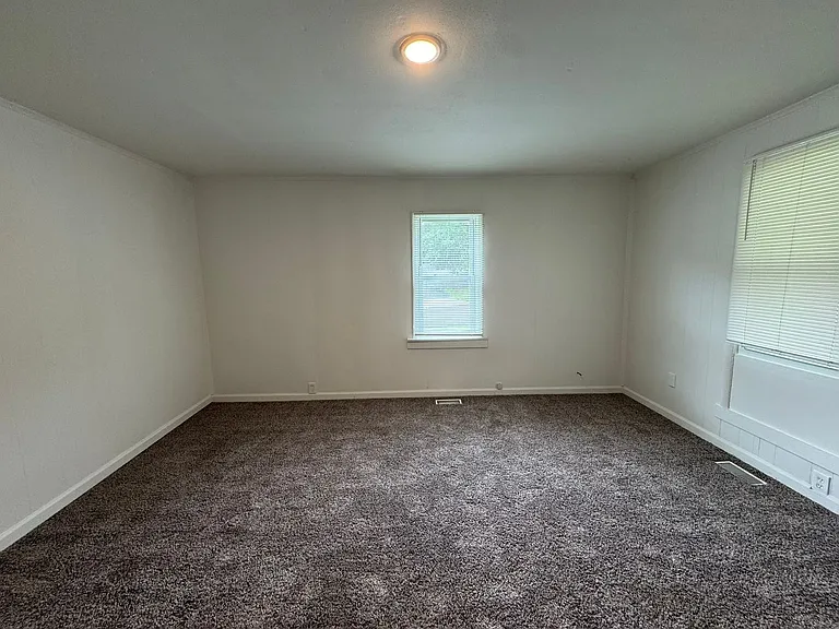 Studio Apartment includes washer / dryer — Photo 5