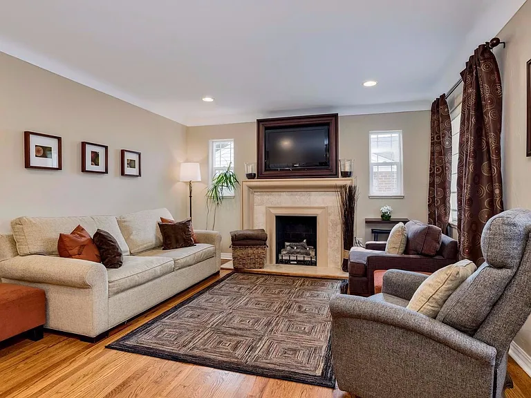 1240 Cherry St — Photo 2
