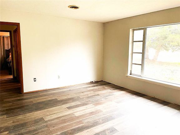 5th image of 601 Country Club Dr