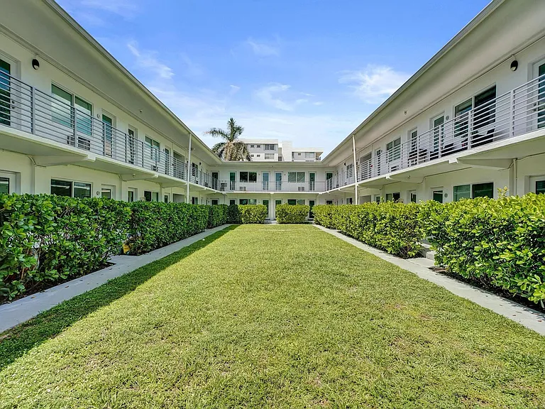 9200 East Bay Harbor Drive — Photo 44