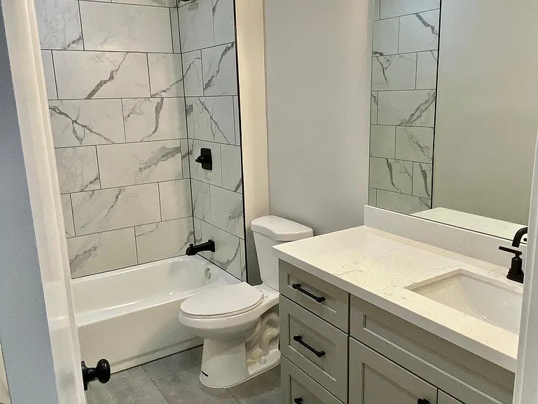 N 220 W — Photo 7