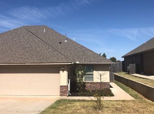 11201 Coachmans Rd, Yukon, OK 73099