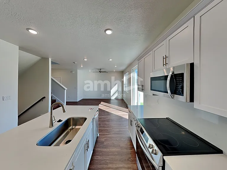 3558 N Caitlyn St — Photo 3