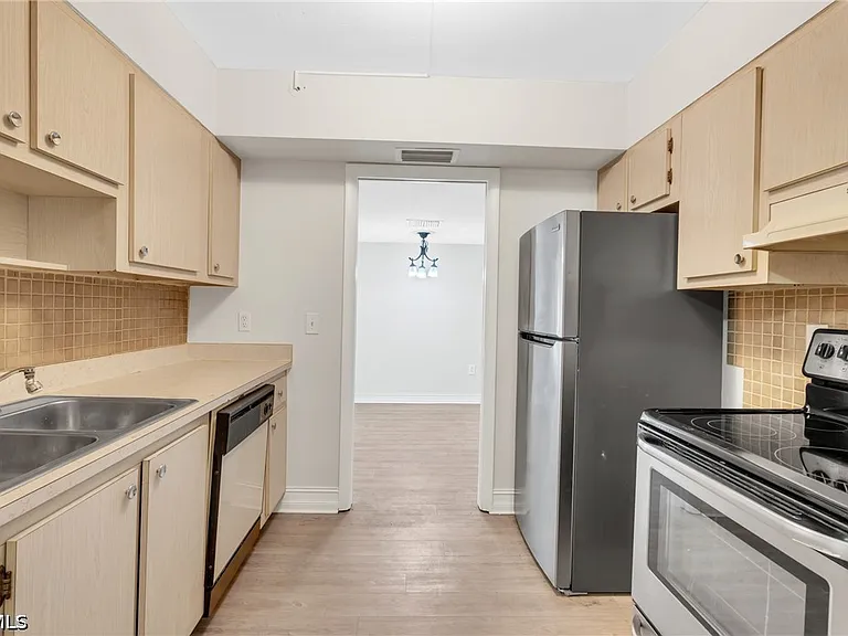 1830 Maravilla Ave #806 — Photo 12