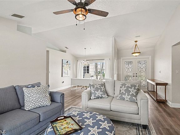 5th image of 23531 Dunstan Ave
