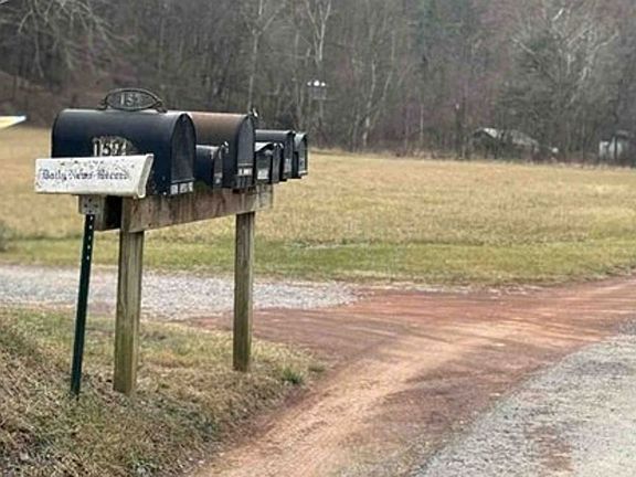 Exterior Neighborhood (street photo)