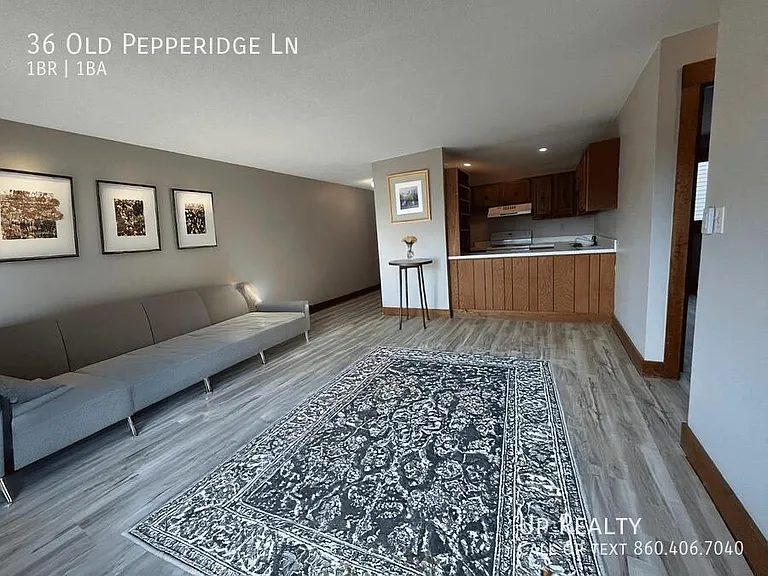 36 Old Pepperidge Ln — Photo 4
