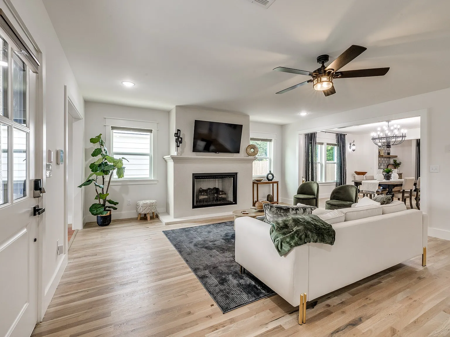 3 bed, 2458 sqft, $2,500 — Photo 3
