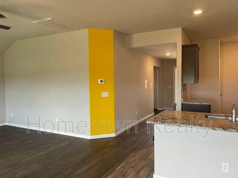 1712 Vermilion Ln — Photo 11