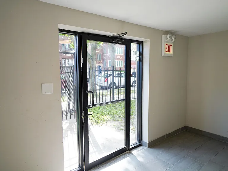2415 E 78th St #1 — Photo 11