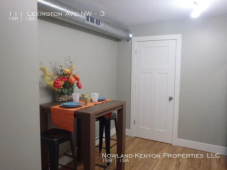 Eating area next to the kitchen.