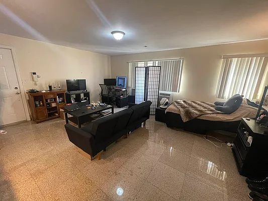 Rented by Metropolis International Realty Inc. | media 10