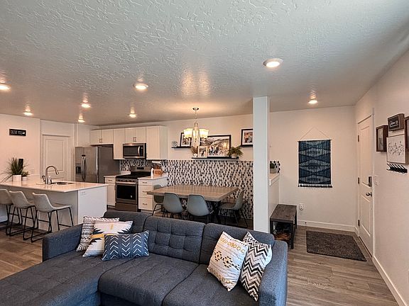 3rd image of 3953 W Cool Spring Ave