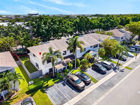 10348 NW 3rd St, Pembroke Pines, FL 33026