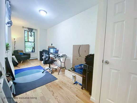 4th image of 542 Bainbridge St #2B