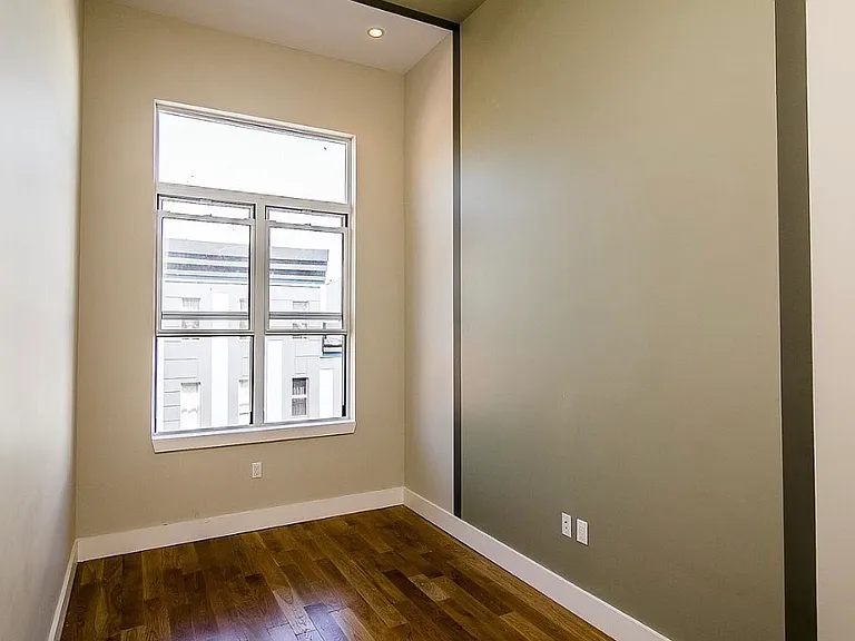 252 Melrose St #3L — Photo 12