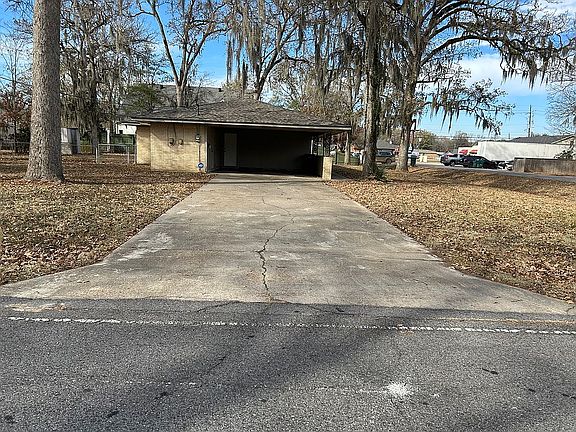 3rd image of 2201 Oak Park Dr